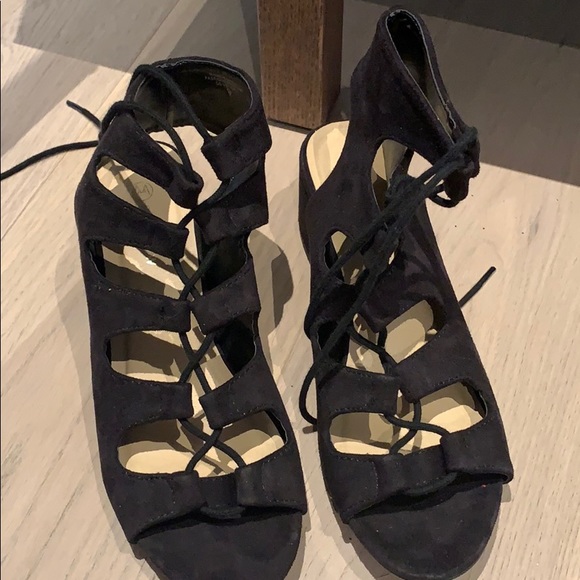 Lace up heel - Picture 2 of 4